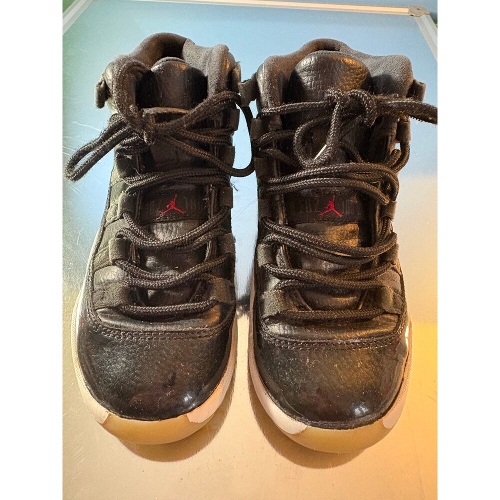 Child Air Jordan retro 11 high top sneakers